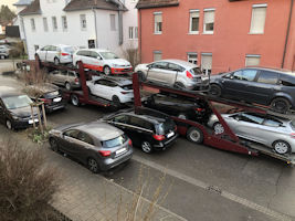 Sattelzug mit Autos Sattelzug mit Autos